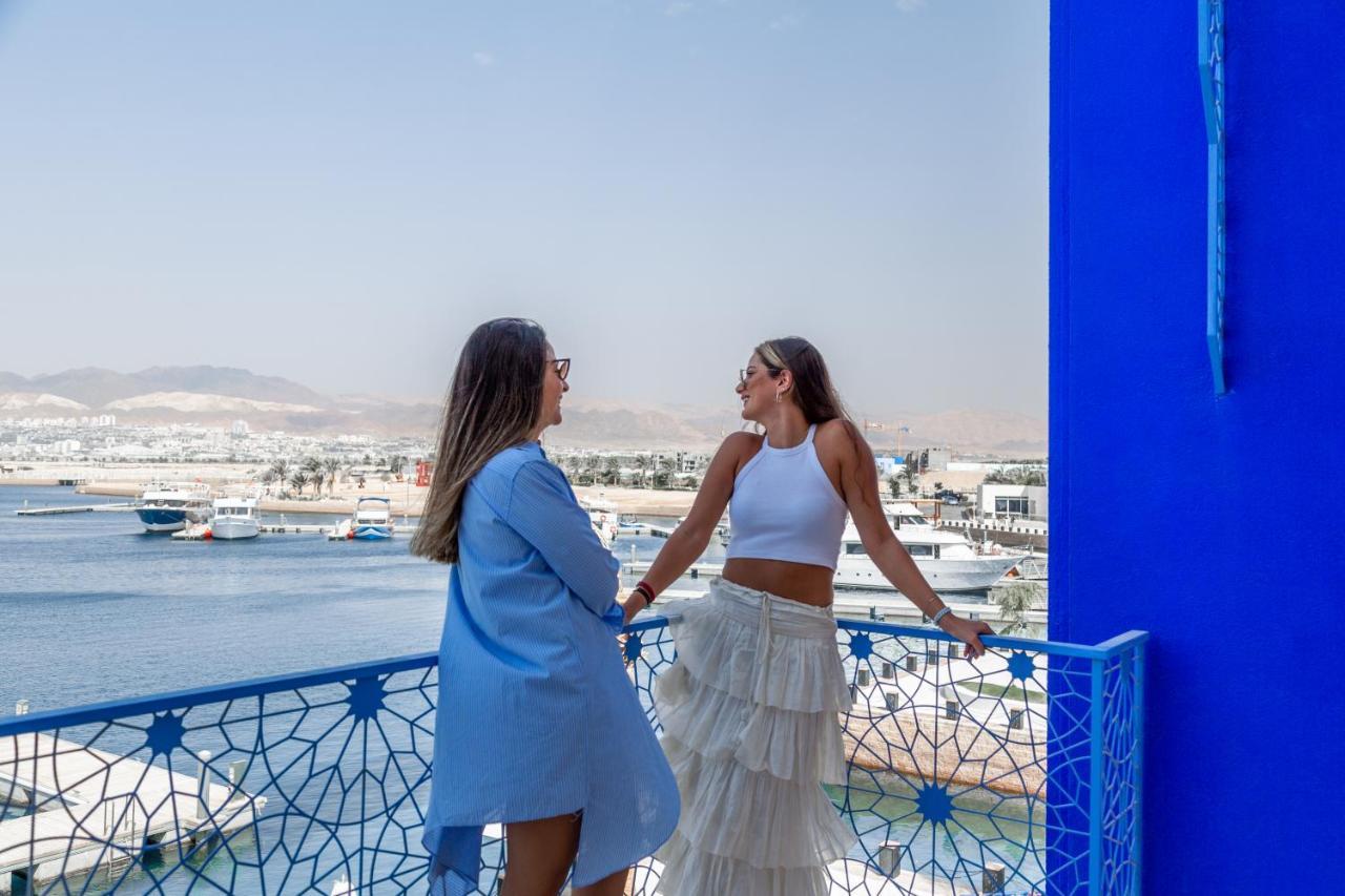 Cloud 7 Residences Ayla Aqaba Exterior foto Two women in Mykonos, Greece