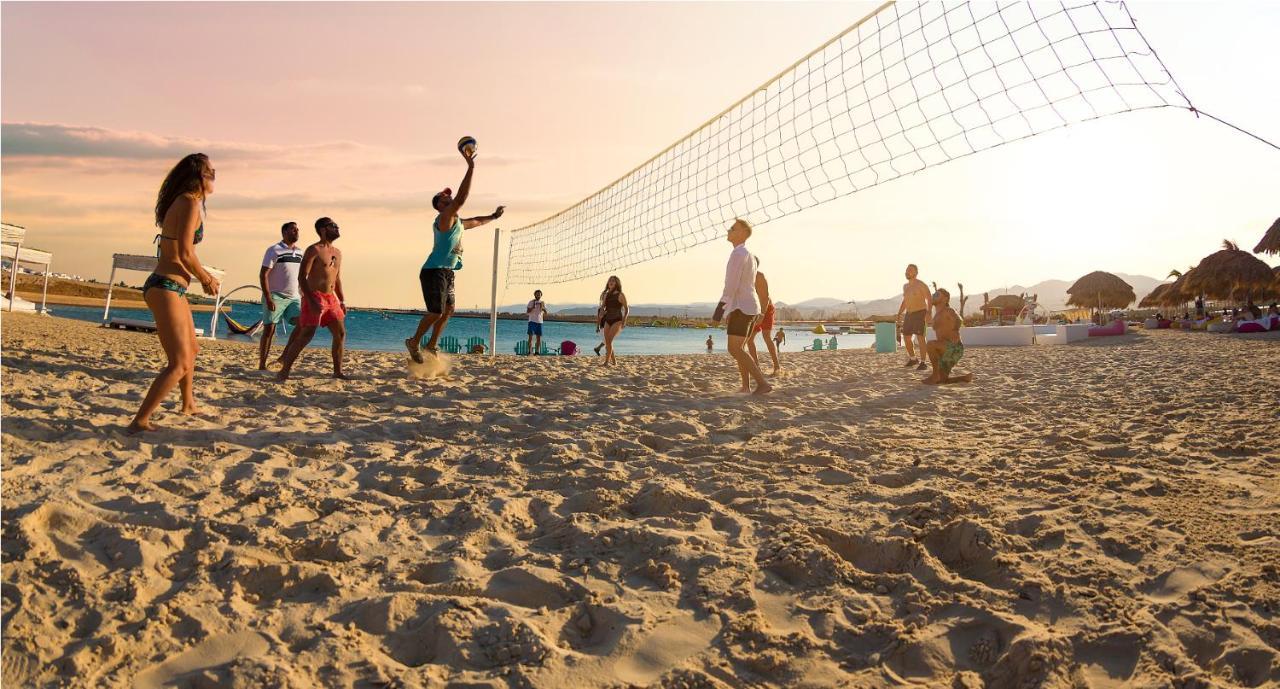 Cloud 7 Residences Ayla Aqaba Exterior foto Beach volleyball at the Atlantis Paradise Island